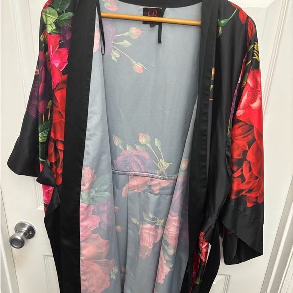 Ted Baker Luxurious Bold Floral Satiny Kimono Sleeve Women’s Robe, Sz 16/18 - Picture 7 of 9